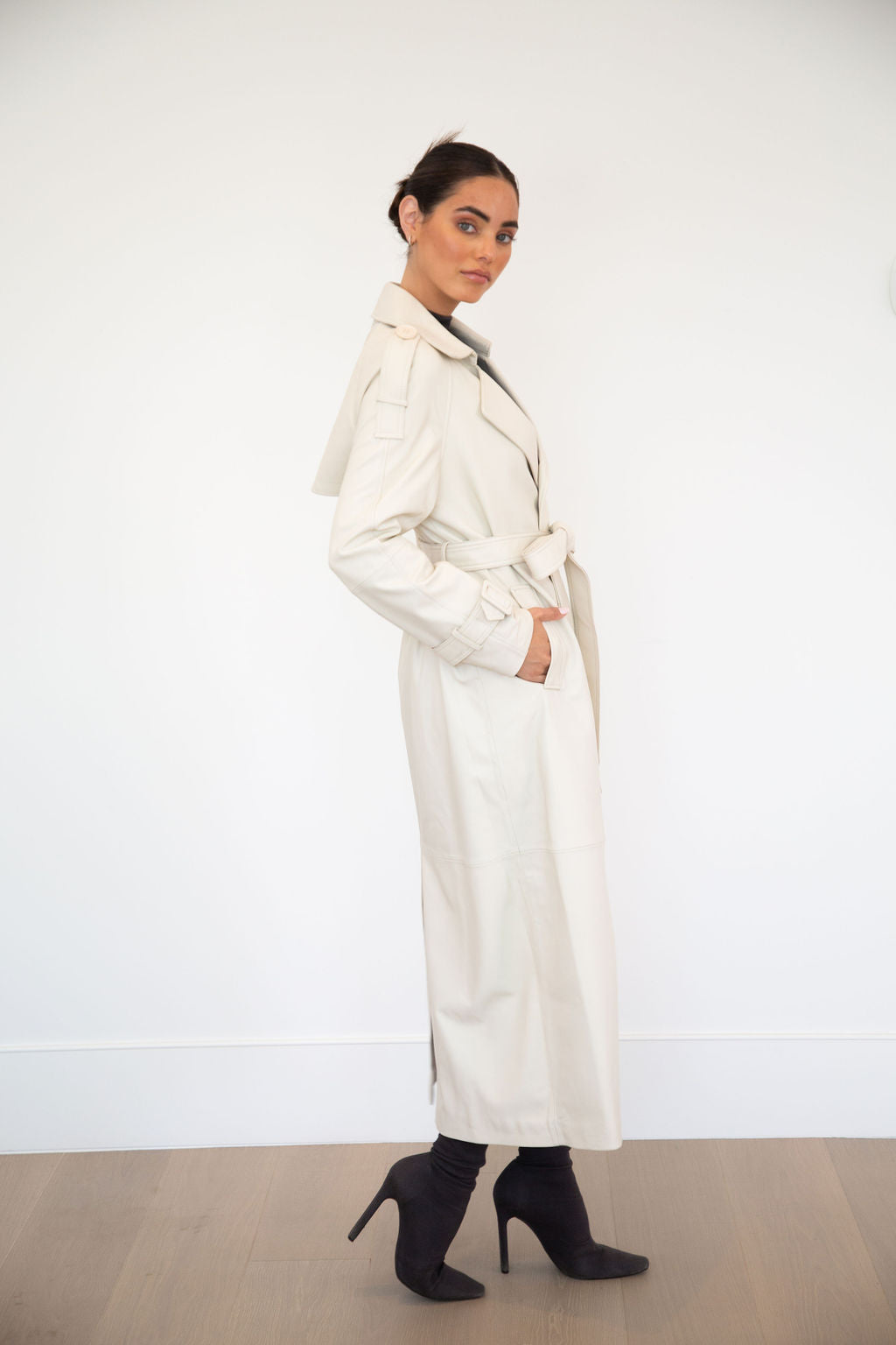 ASH LEATHER COAT | POWDER WHITE