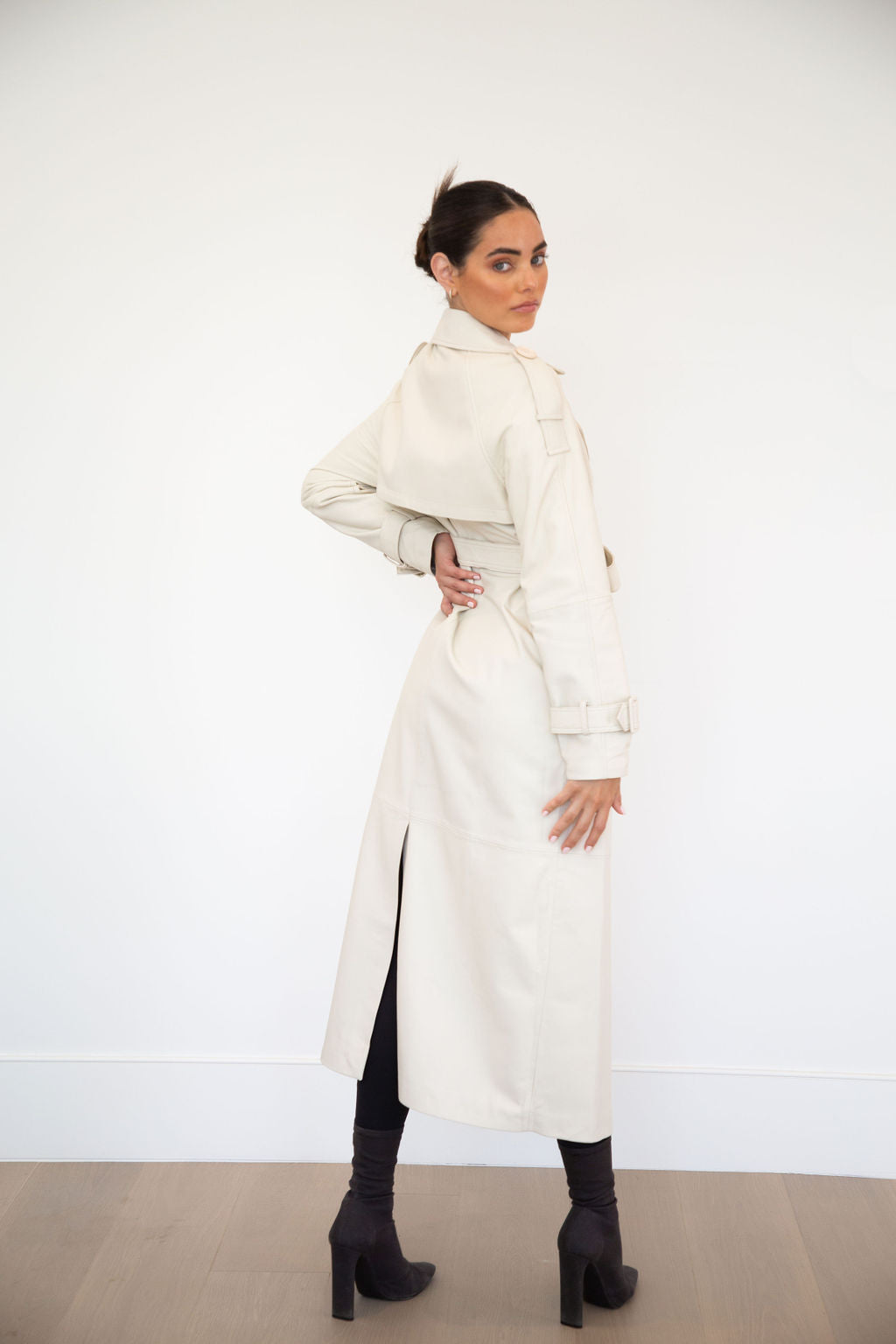 ASH LEATHER COAT | POWDER WHITE