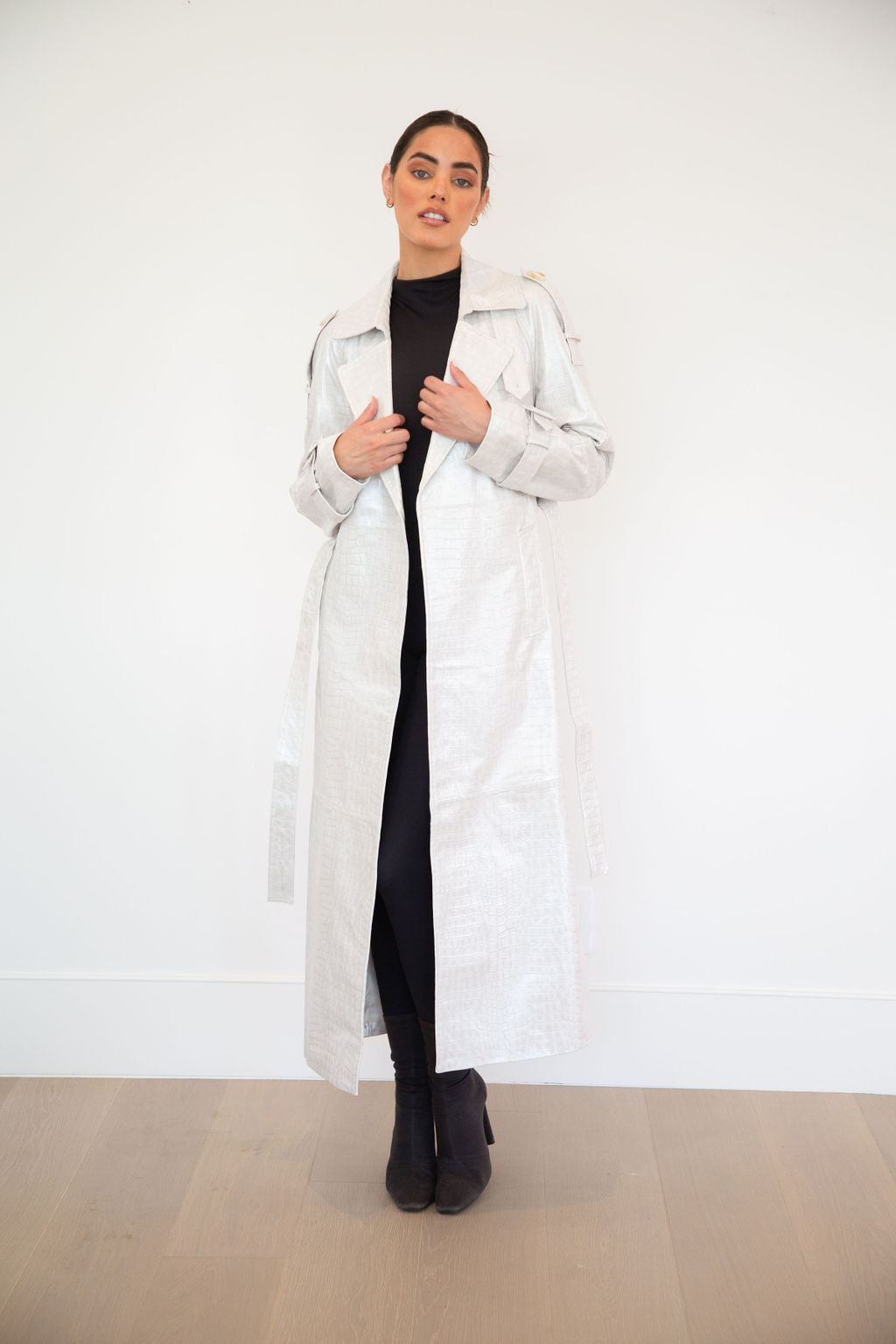 ASH LEATHER SNAKE COAT | LACE WHITE